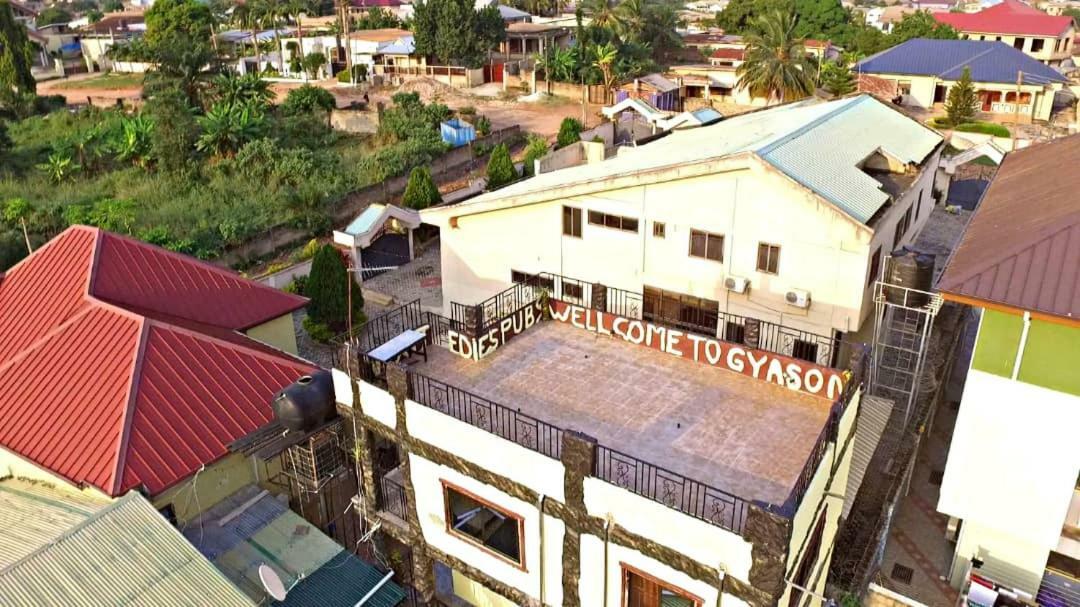 Gya-Son Royal Guest House Кумаси Экстерьер фото