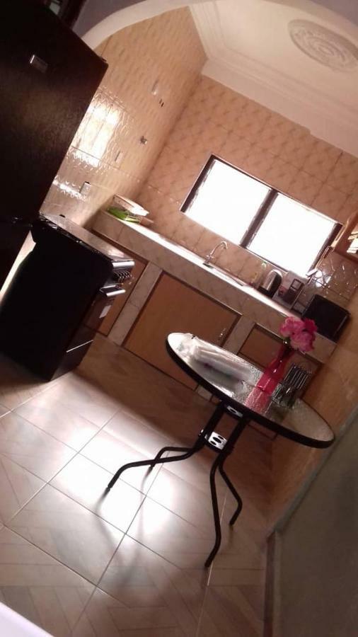 Gya-Son Royal Guest House Кумаси Экстерьер фото
